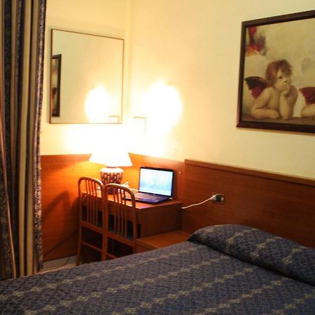 Yiennese Two Bed & Breakfast Rome Exterior photo