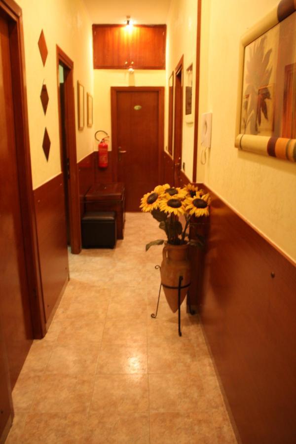 Yiennese Two Bed & Breakfast Rome Exterior photo